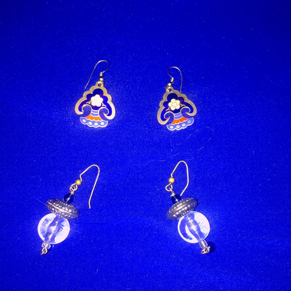 Two pairs of vintage earrings. Silver.